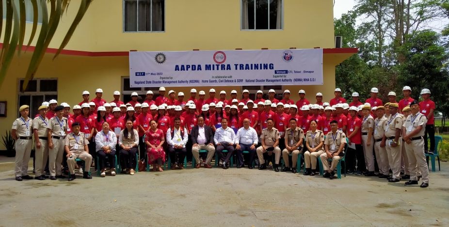 Trainees with officials during the inaugural programme of the Aapda Mitra training at Central Training Institute (CTI), HG, CD & SDRF, Toluvi, Dimapur from May 14. (Photo Courtesy: NSDMA)